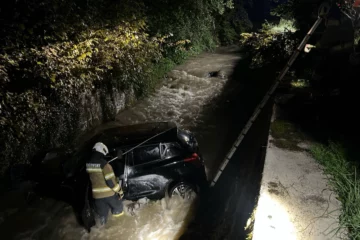 Holderbank SO: Auto landet nach Selbstunfall im Bach – Lenker verletzt