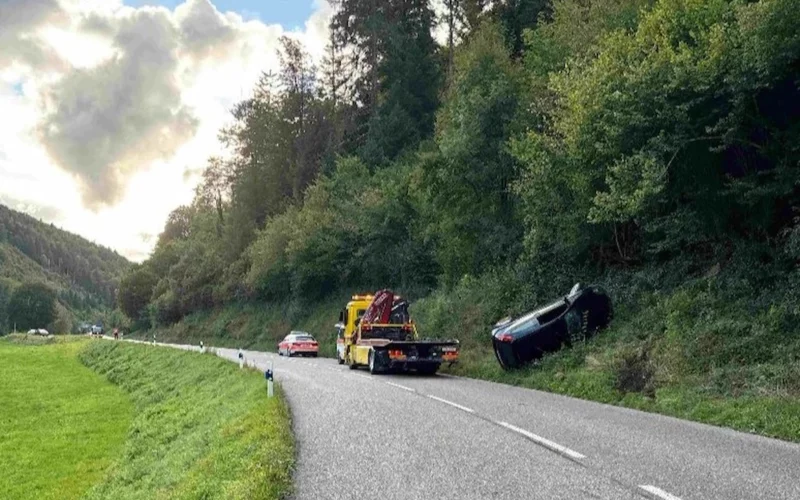 Kleinlützel SO: Auto überschlägt sich – Polizei bittet um Zeugen