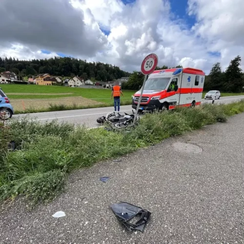 Motorradunfall bei Mägenwil AG: Polizei bittet um Hinweise