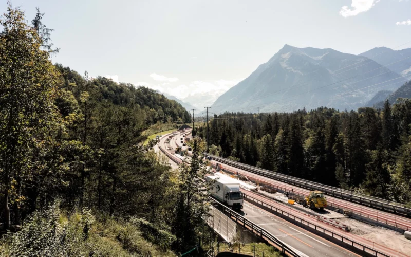 Nachtsperrung auf der A6: Verkehrsumstellung bei Kanderbrücke BE