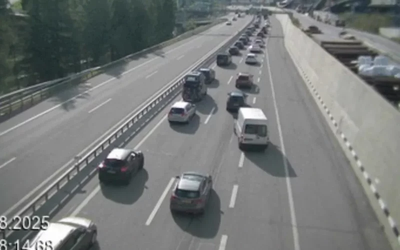 Gotthard-Stau: 4 km zwischen Quinto und Airolo TI – bis 40 Minuten Wartezeit