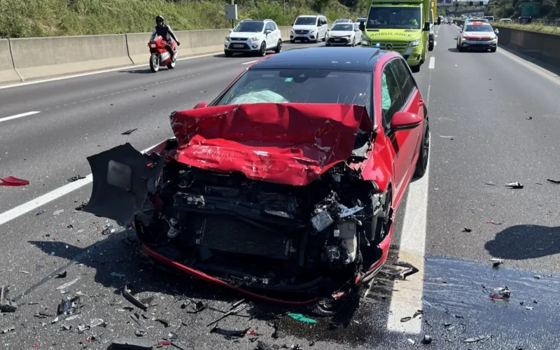 A2 Muttenz BL: Vier Autos in Auffahrunfall – sieben Verletzte