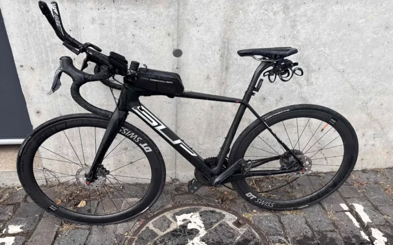 Rapperswil-Jona SG: Rennvelo prallt mit Auto zusammen – Velofahrer verletzt