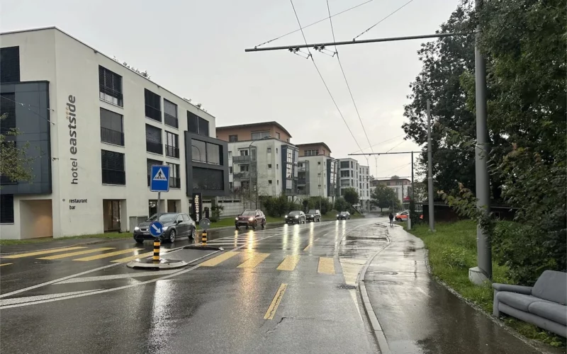 Kollision in Langgasse SG: Mofa prallt mit Fussgängerin zusammen