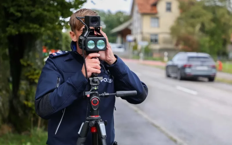 Weite SG: Polizei stoppt Raser (18) mit 148 km/h auf dem Töff