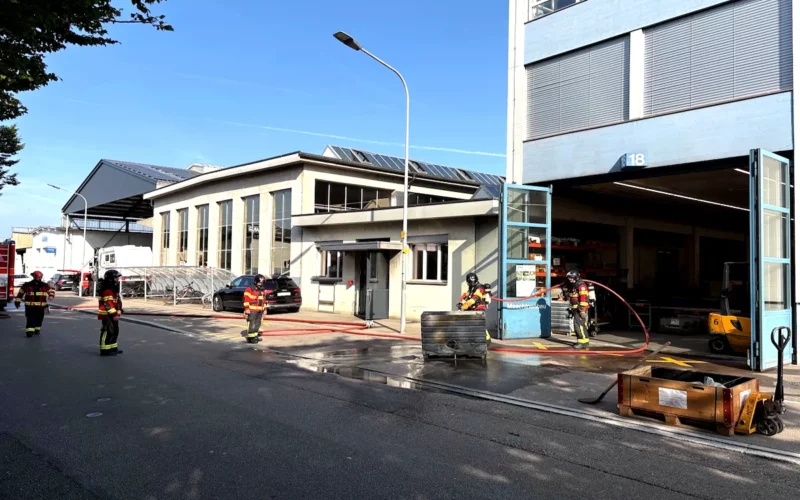 Feuerdrama in Wil SG: Containerbrand verletzt jungen Mitarbeiter