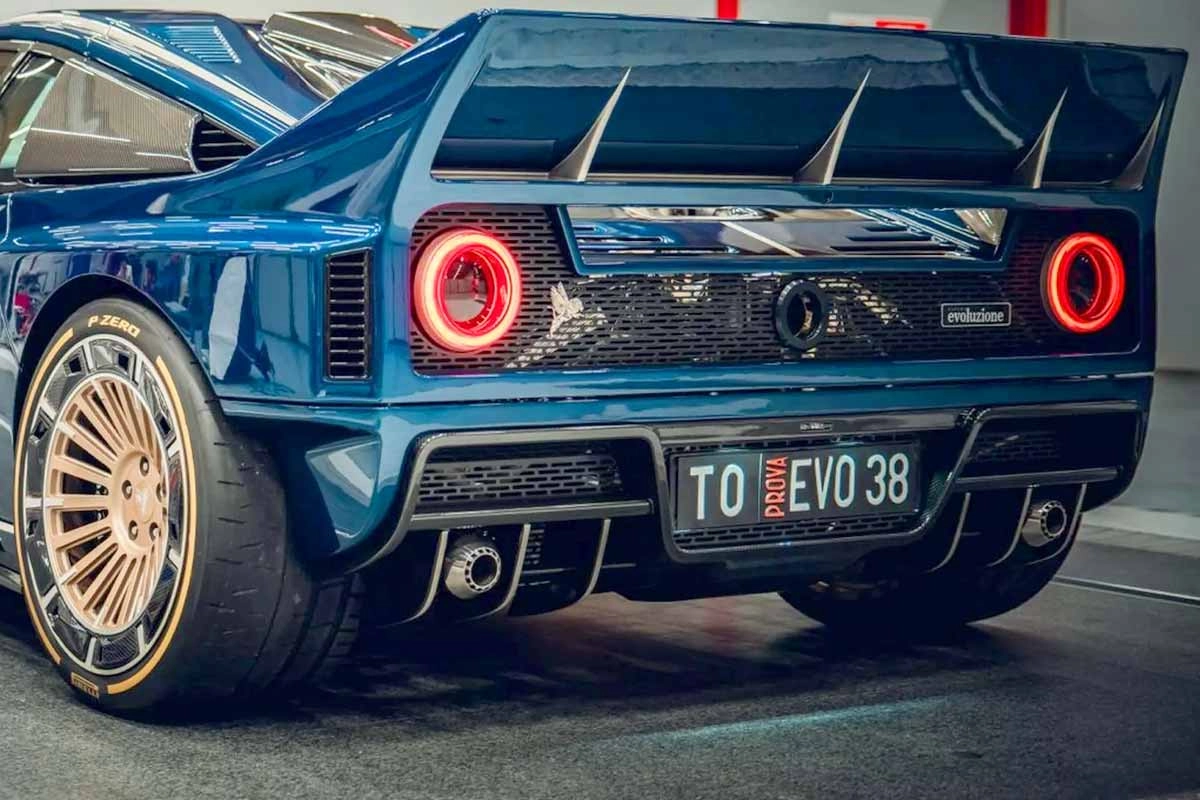 Heck des Kimera EVO38 mit dreifacher Auspuffanlage und grossem Spoiler
