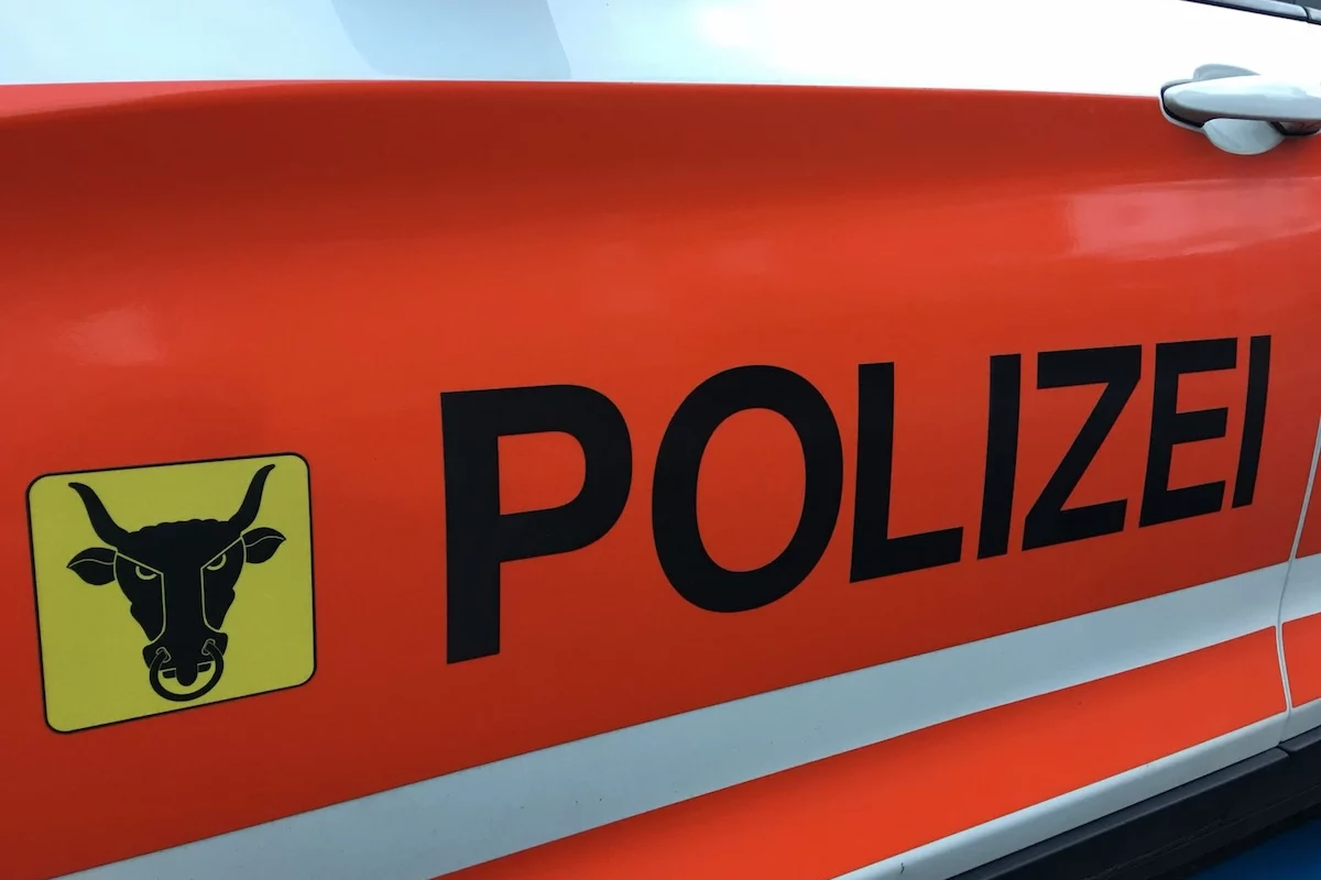 Patrouillenfahrzeug der Kantonspolizei Uri – Einsatz nach Messer-Auseinandersetzung am Bahnhofplatz Altdorf am 20. August 2025.