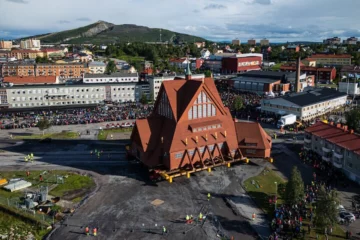 Eine ganze Kirche zieht um – in Schrittgeschwindigkeit!