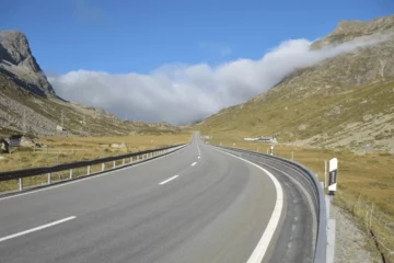 Silvaplana GR: Brite rast mit 151 km/h über den Julierpass