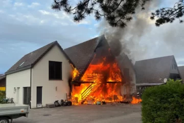 Flammen-Inferno in Cheyres FR: Haus zerstört – Hund stirbt bei Brand