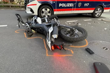Schaan FL: Motorradfahrer bei Unfall verletzt – Polizei sucht Zeugen