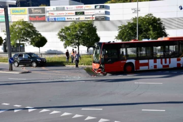 Chur GR: Gelenkbus kollidiert mit Auto – zwei Verletzte
