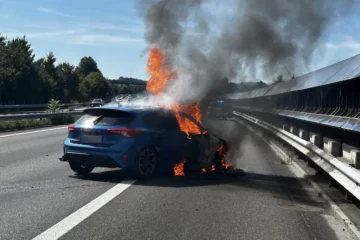 Safenwil/A1 AG: Auto geht nach Unfall in Flammen auf