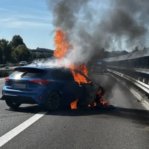 Safenwil/A1 AG: Auto geht nach Unfall in Flammen auf
