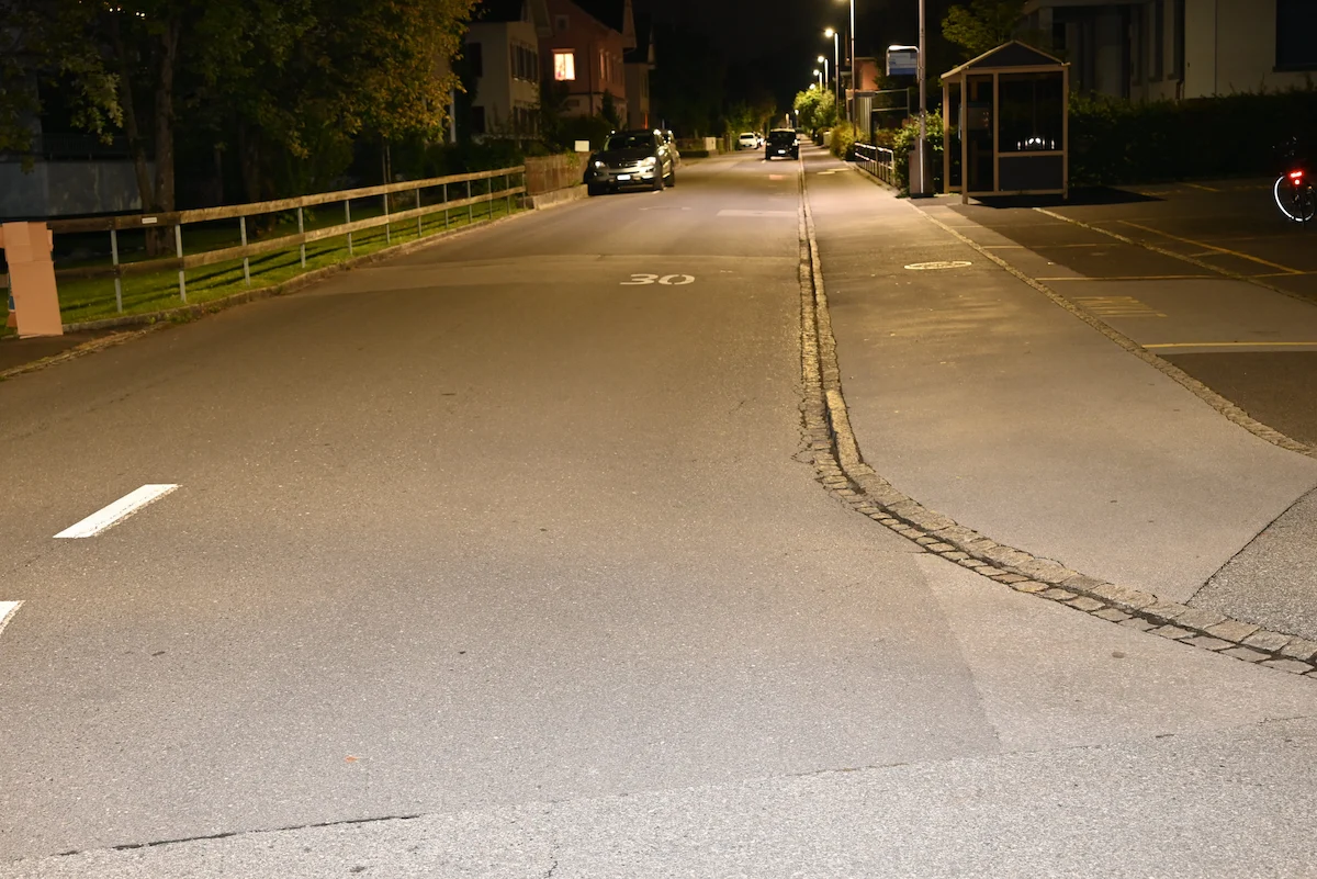 Unfallstelle in Buchs auf der Schulhausstrasse bei Nacht