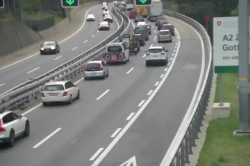 2 km Stau auf der A2 zwischen Wassen und Göschenen UR