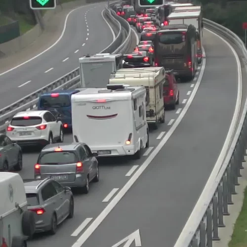 A2-Baustelle bei Erstfeld sorgt für lange Staus