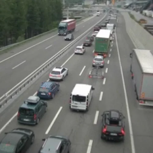 A2-Stau vor dem Gotthard: 40 Minuten Verzögerung