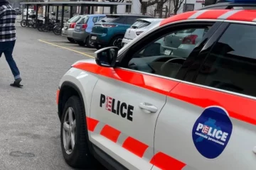 Emibois JU: Auto rast in Bank – Mann wie durch Wunder nur leicht verletzt