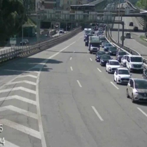 A2 bei Chiasso TI überlastet – stockender Verkehr bis zur Grenze