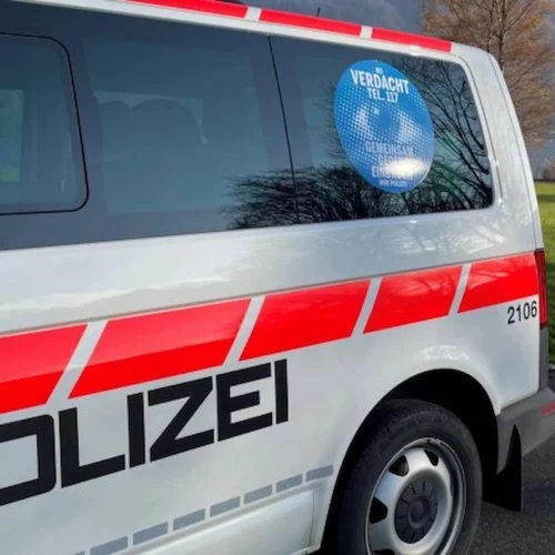 Küssnacht SZ: 23-Jähriger mit Kopfverletzung – Polizei sucht Zeugen