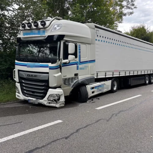 Kreuzlingen TG: Frontalkollision mit Lastwagen – Frau verletzt