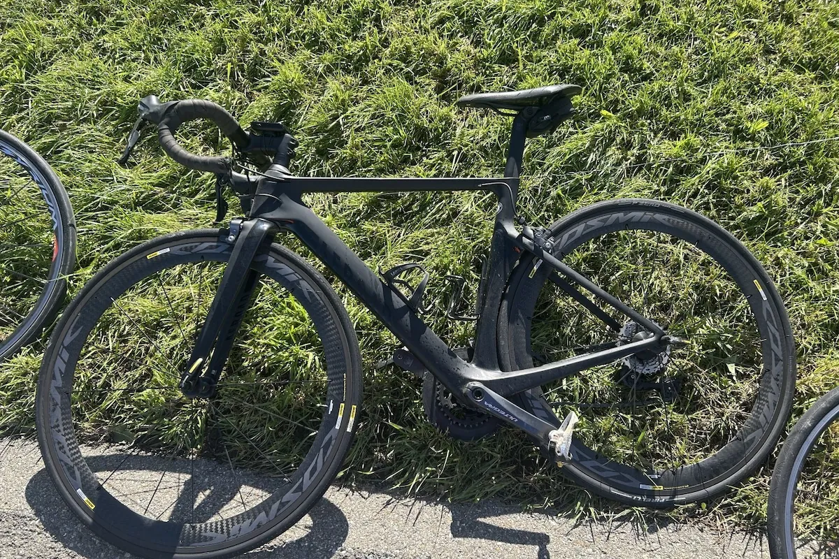 Beschädigtes Rennvelo nach Verkehrsunfall in Heiden AR am 6. September 2025.